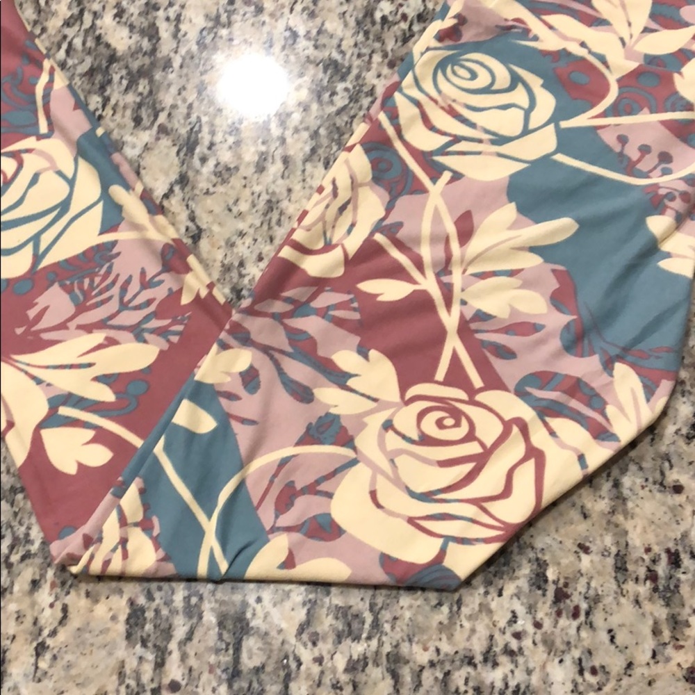 Lularoe Disney Rose inspired leggings